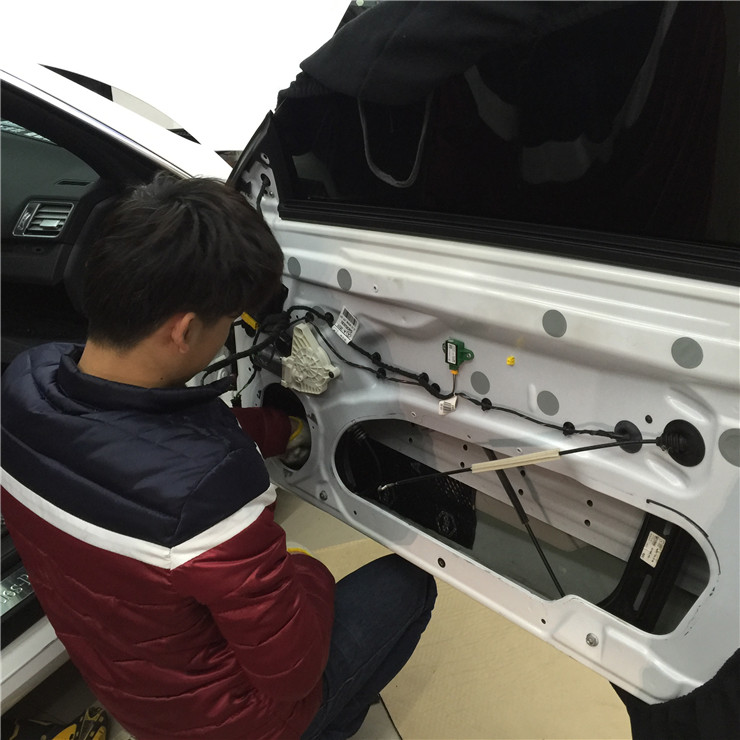 奔馳E200升級(jí)汽車音響，改裝伊頓 RSE160套裝喇叭  上海音豪