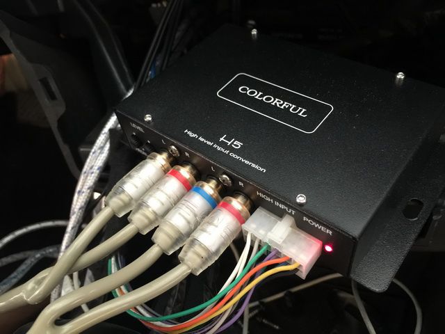 上海音豪：起亞K5音響改裝+以色列摩雷瑪仕舞套裝+法國勁浪10寸超低音